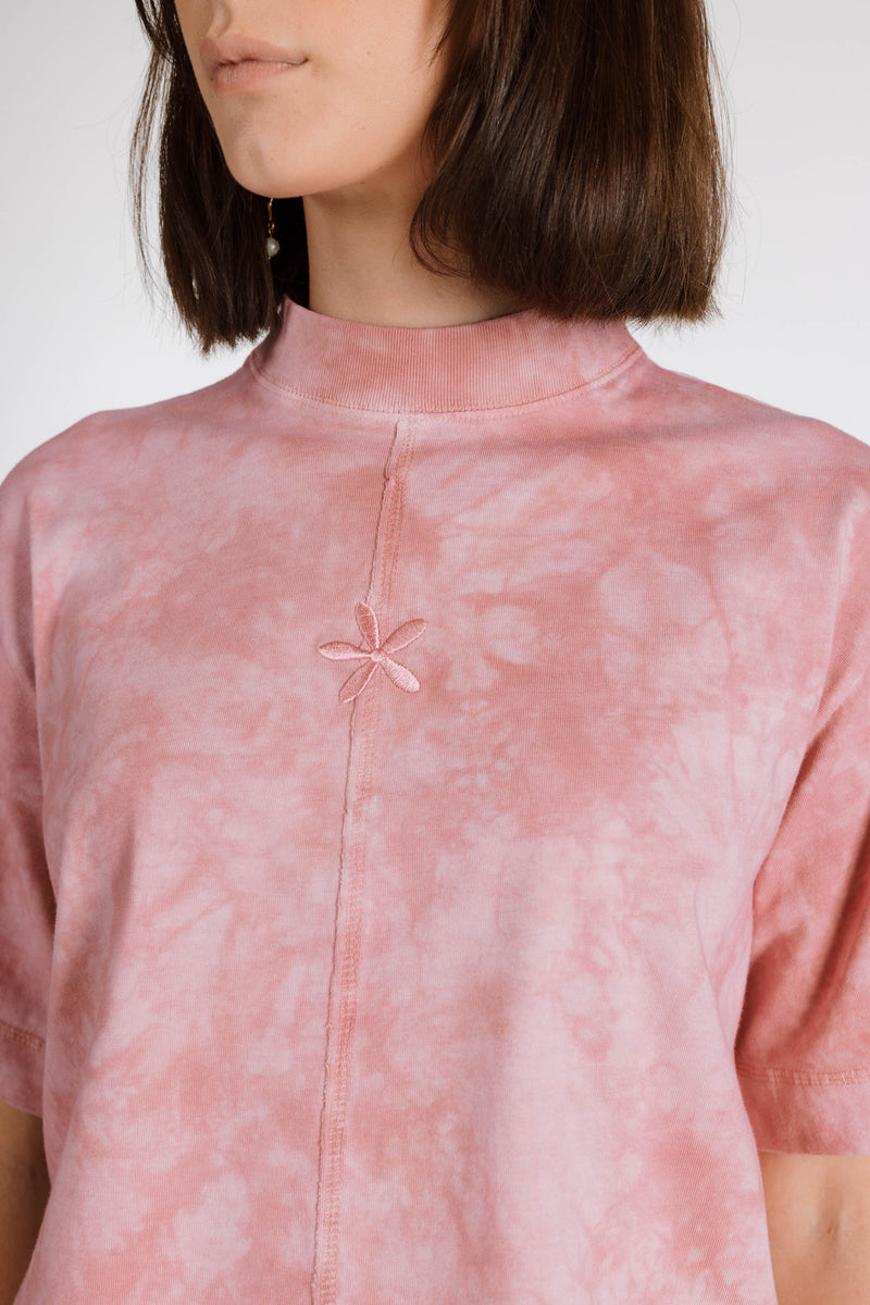 LE FLEUR ORGANIC COTTON TIE DYE BOXY CROP - CARNATION