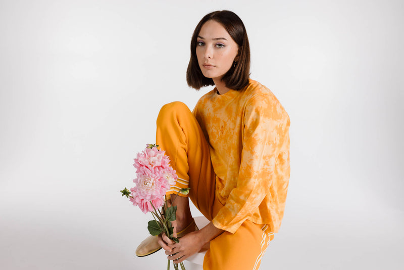 LE FLEUR ORGANIC COTTON TIE DYE LONG SLEEVE SHIRT - TURMERIC