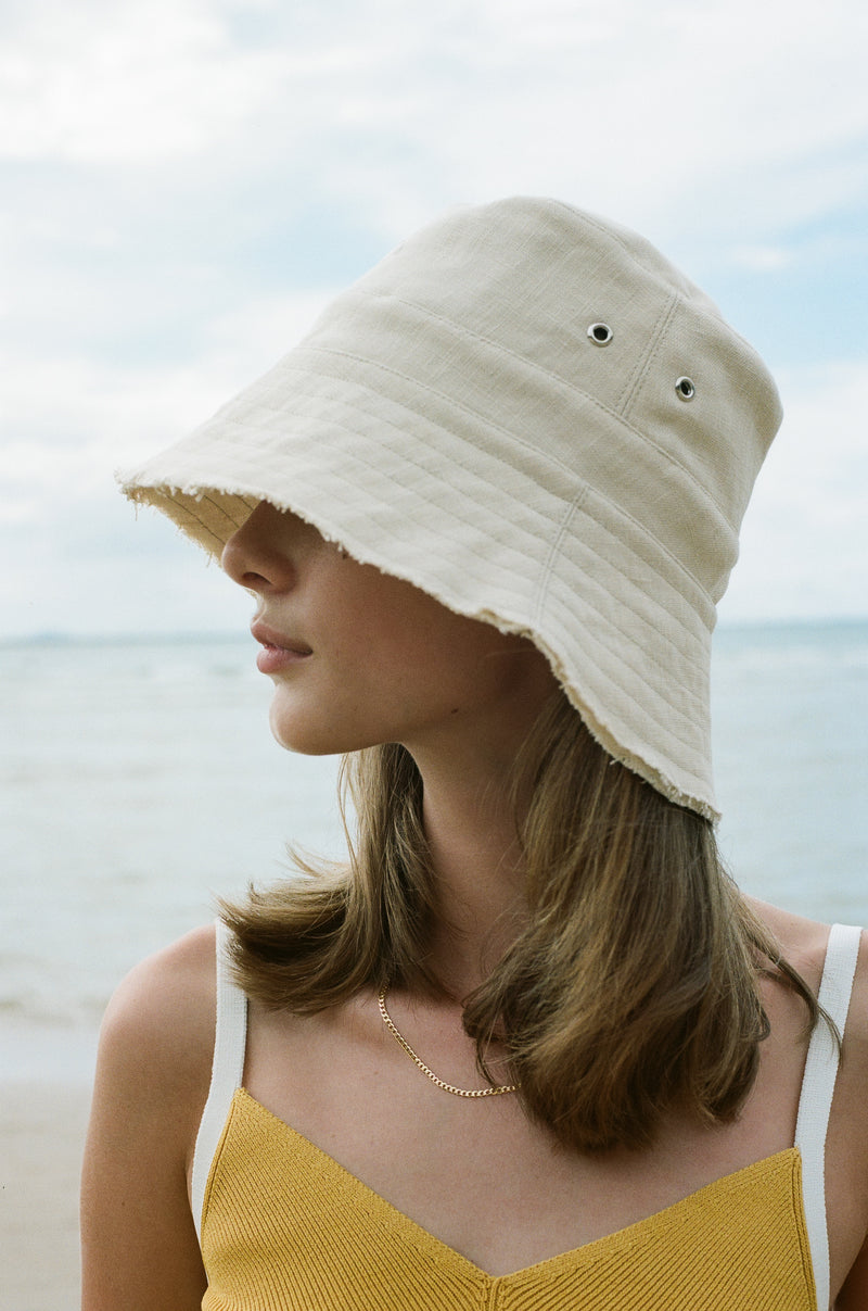 FLOWER POWER BUCKET HAT - sand